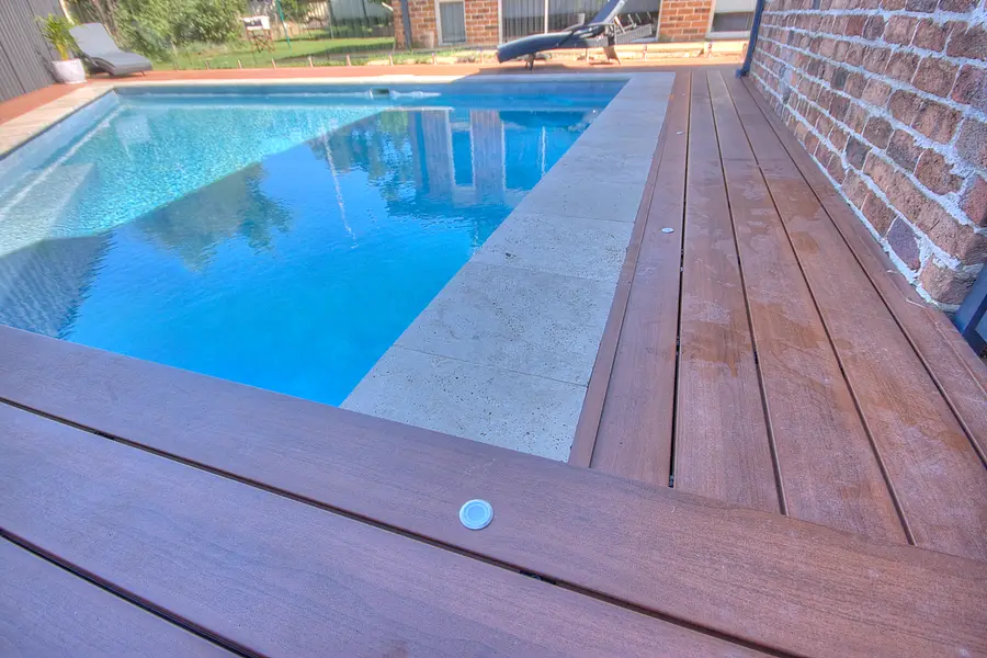 Close detail of the timber-look aluminium deck boards and their shadow-line gaps